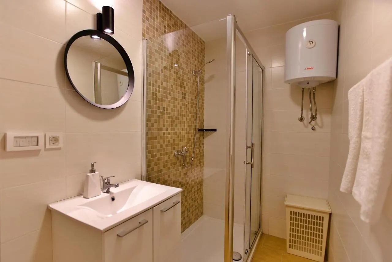 Apartments Kiwi روفينج