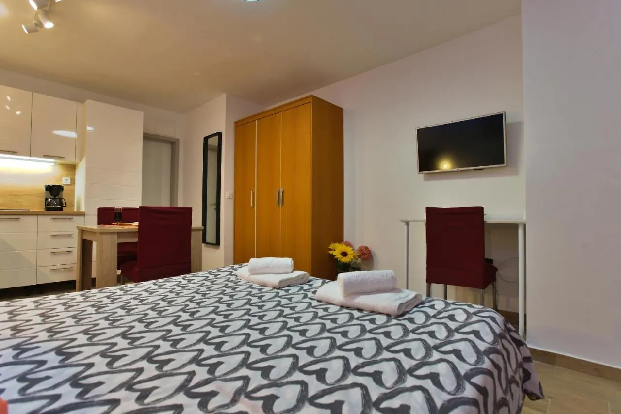 Apartments Kiwi روفينج