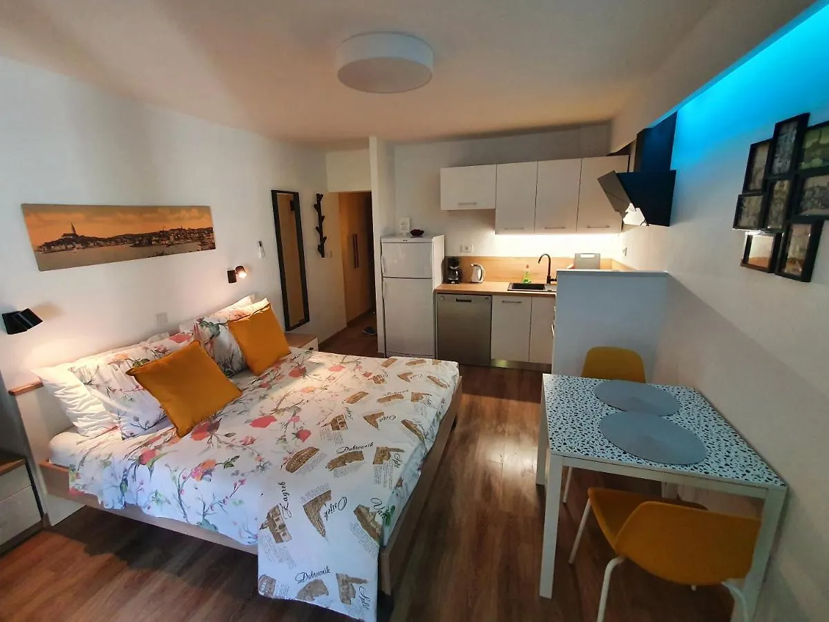 Apartments Kiwi روفينج
