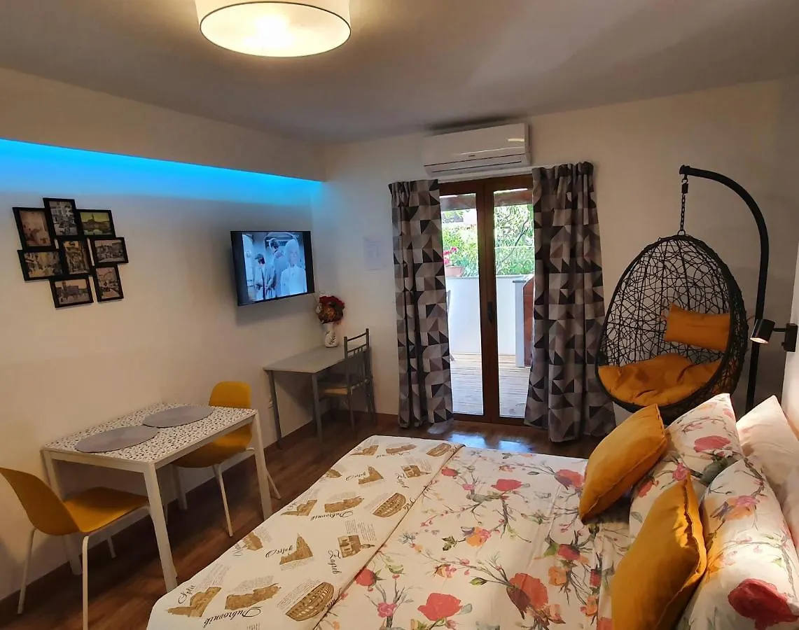 Apartments Kiwi روفينج