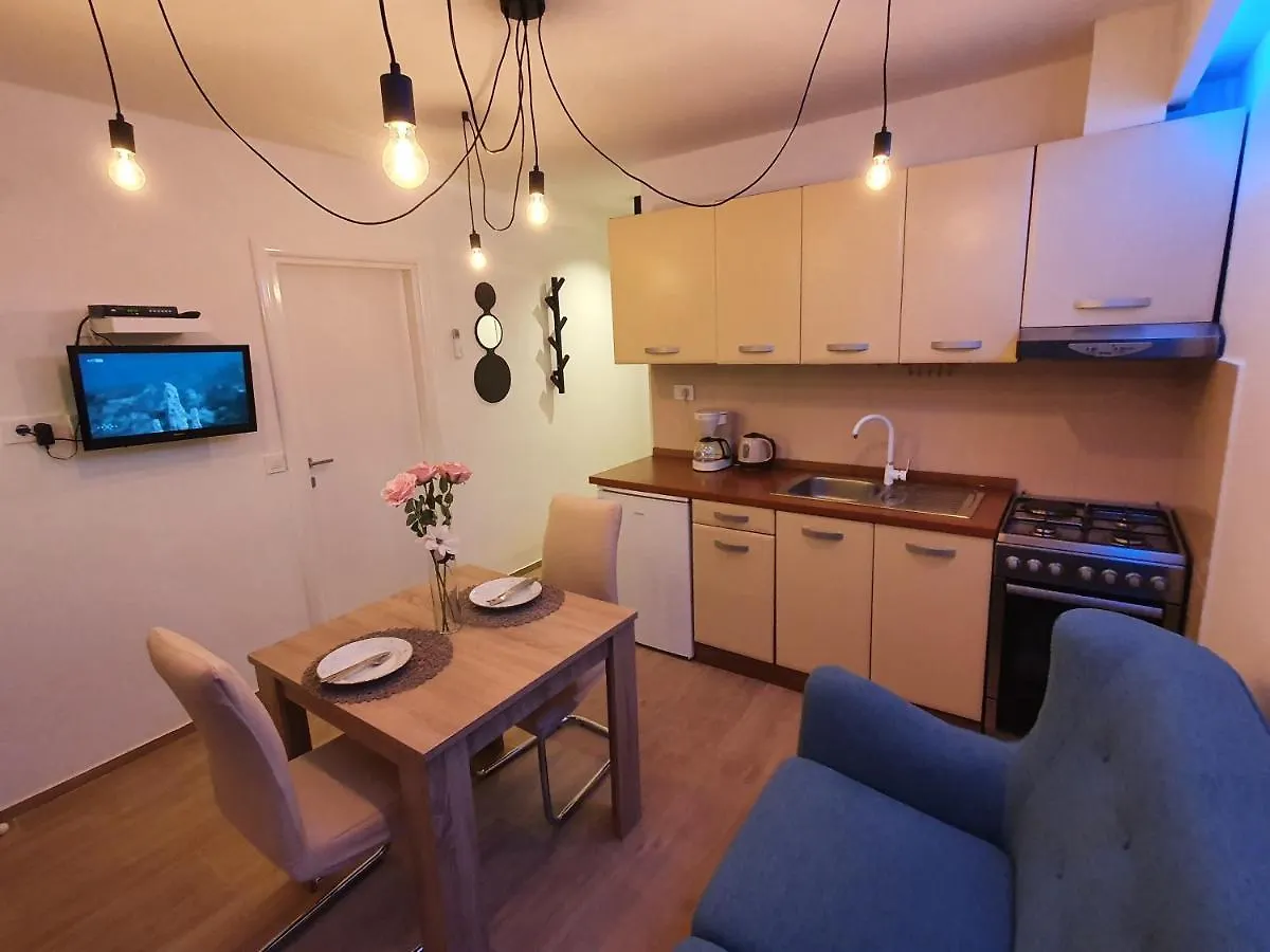 Apartments Kiwi روفينج